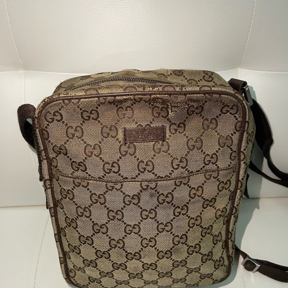 Authentic Gucci GG messenger bag